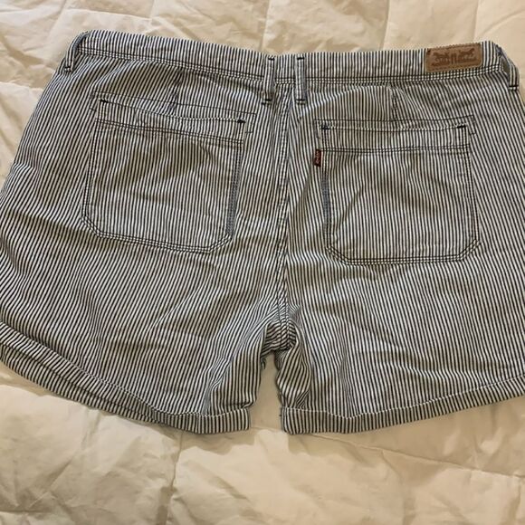 LEVIS, hickory stripe, shorts, great condition, size 32 waist, 5 pockets - Picture 5 of 12